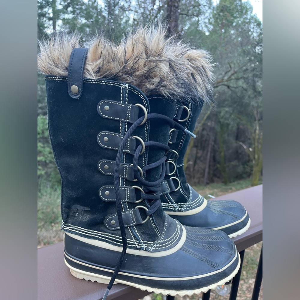 Sorel winter boots only worn a few times. Excellent condition. Size 7